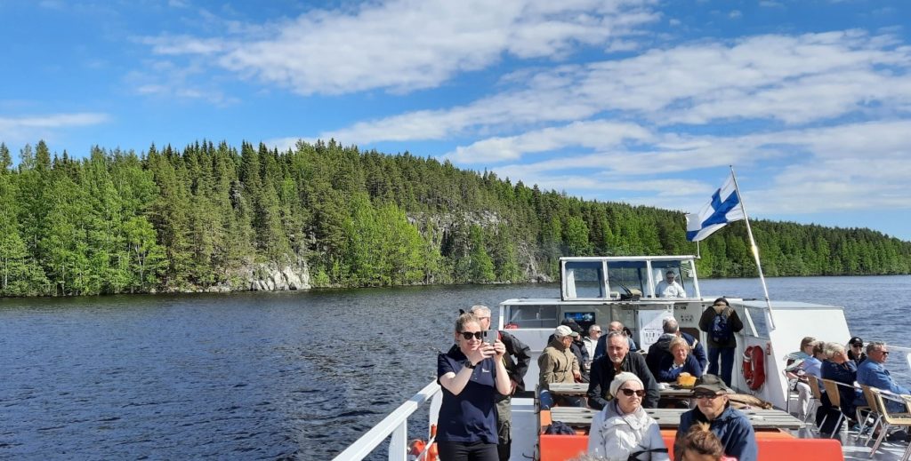 Visit to Saraakallio by boat.